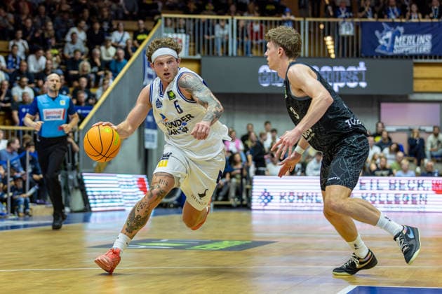 Zweikampf Booker Coplin (HAKRO Merlins Crailsheim, 06) Aiden Warnholtz (Tigers Tuebingen, 03), GER, HAKRO Merlins Crailsheim vs. Tigers Tuebingen, Basketball, 2. Basketball Bundesliga, Pro A, 02. Spieltag, Spielzeit 2026 2027, 02.10.2026, GER, HAKRO Merlins Crailsheim vs. Tigers Tuebingen, Basketball, 2. Basketball Bundesliga, Pro A, 02. Spieltag, Spielzeit 2026 2027, 02.10.2026 Ilshofen Copyright: xEibner-Pressefoto JanixPlessx EP_JPL