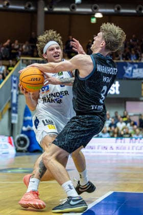 Zweikampf Booker Coplin (HAKRO Merlins Crailsheim, 06) Aiden Warnholtz (Tigers Tuebingen, 03), GER, HAKRO Merlins Crailsheim vs. Tigers Tuebingen, Basketball, 2. Basketball Bundesliga, Pro A, 02. Spieltag, Spielzeit 2026 2027, 02.10.2026, GER, HAKRO Merlins Crailsheim vs. Tigers Tuebingen, Basketball, 2. Basketball Bundesliga, Pro A, 02. Spieltag, Spielzeit 2026 2027, 02.10.2026 Ilshofen Copyright: xEibner-Pressefoto JanixPlessx EP_JPL