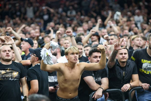 Die Fans von Partizan Belgrad, GER, FC Bayern Basketball vs. Partizan Mozzart Bet Belgrad, Basketball, Euroleague, 3. Spieltag, Saison 2026 2027, 02.10.2026, GER, FC Bayern Basketball vs. Partizan Mozzart Bet Belgrad, Basketball, Euroleague, 3. Spieltag, Saison 2026 2027, 02.10.2026 Muenchen Copyright: xEibner-Pressefoto JennixMaulx EP_JML