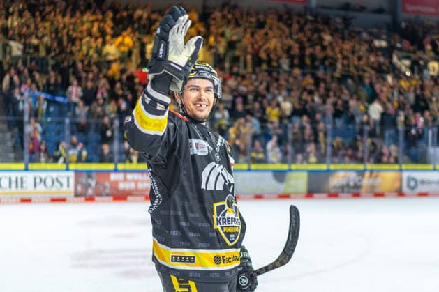 Stuart Percy (Krefeld Pinguine, 93) freut sich ueber den Sieg, GER, Krefeld Pinguine vs. ERC Ingolstadt, Eishockey, PENNY DEL, 5. Spieltag, Spielzeit 2026 2027, 02.10.2026 GER, Krefeld Pinguine vs. ERC Ingolstadt, Eishockey, PENNY DEL, 5. Spieltag, Spielzeit 2026 2027, 02.10.2026 Krefeld Copyright: xEibner-Pressefoto FabianxFriesex EP_FFE