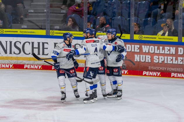 Torjubel bei Ingolstadt, GER, Krefeld Pinguine vs. ERC Ingolstadt, Eishockey, PENNY DEL, 5. Spieltag, Spielzeit 2026 2027, 02.10.2026 GER, Krefeld Pinguine vs. ERC Ingolstadt, Eishockey, PENNY DEL, 5. Spieltag, Spielzeit 2026 2027, 02.10.2026 Krefeld Copyright: xEibner-Pressefoto FabianxFriesex EP_FFE