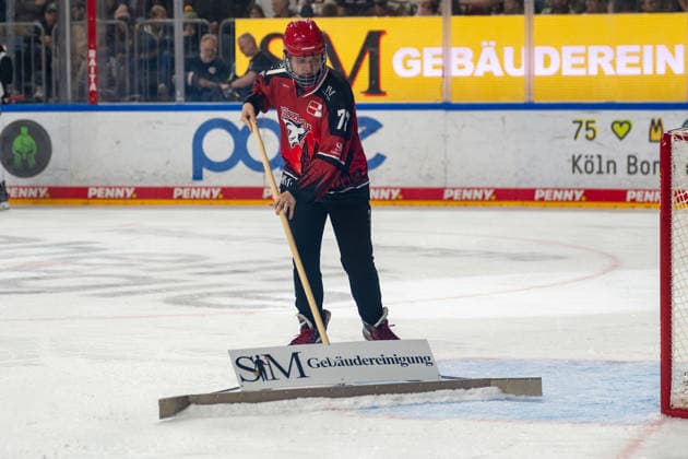 Das Powerbreak wird zur Reinigung der Eisflaeche benutzt. Koelner Haie vs. EHC Red Bull Muenchen, Eishockey, Penny DEL, 05. Spieltag, Saison 2026 2027, 02.10.2026 Koelner Haie vs. EHC Red Bull Muenchen, Eishockey, Penny DEL, 05. Spieltag, Saison 2026 2027, 02.10.2026 Koeln Copyright: xEibner-Pressefoto ThomasxHaeslerx EP_THR
