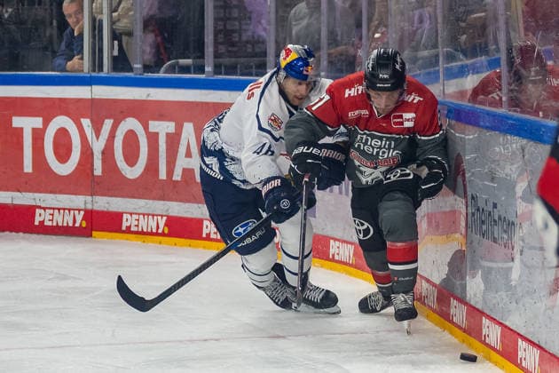Zweikampf zwischen Lucas Thaler (EHC Red Bull Muenchen, 48) und Markus Ljungh (Koelner Haie, 61). Koelner Haie vs. EHC Red Bull Muenchen, Eishockey, Penny DEL, 05. Spieltag, Saison 2026 2027, 02.10.2026 Koelner Haie vs. EHC Red Bull Muenchen, Eishockey, Penny DEL, 05. Spieltag, Saison 2026 2027, 02.10.2026 Koeln Copyright: xEibner-Pressefoto ThomasxHaeslerx EP_THR
