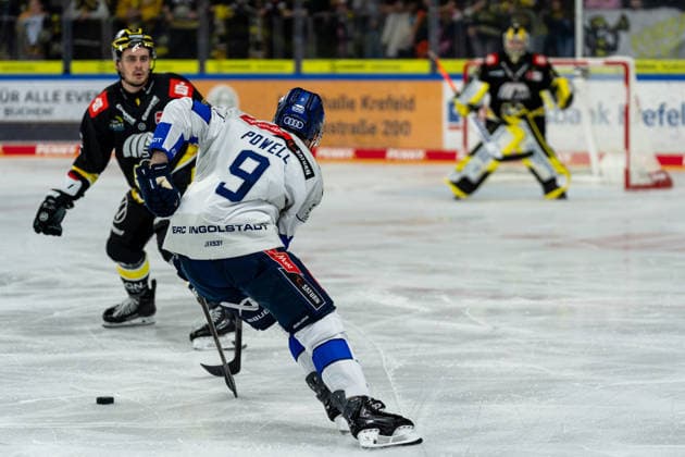 Myles Powell (ERC Ingolstadt, 09) mit einem Angriff aufs Krefelder Tor, GER, Krefeld Pinguine vs. ERC Ingolstadt, Eishockey, PENNY DEL, 5. Spieltag, Spielzeit 2026 2027, 02.10.2026 GER, Krefeld Pinguine vs. ERC Ingolstadt, Eishockey, PENNY DEL, 5. Spieltag, Spielzeit 2026 2027, 02.10.2026 Krefeld Copyright: xEibner-Pressefoto FabianxFriesex EP_FFE