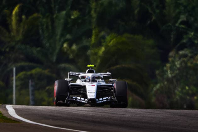 77 BOTTAS Valtteri (fin), Cadillac F1 Team MAC-26, action F1 GP 16 Bahrain 2026 in Malaysia F1 GP 16 Bahrain 2026 in Malaysia 03 VERSTAPPEN Max (nld), Red Bull Racing Ford RB22, action F1 GP 16 Bahrain 2026 in Malaysia 77 BOTTAS Valtteri (fin), Cadillac F1 Team MAC-26, action during the 2026 Formula 1 Bahrain Grand Prix in Malaysia, 16th round of the 2026 Formula One World Championship, WM, Weltmeisterschaft from October 2 to 4, 2026 on the Sepang International Circuit, in Sepang, Malaysia - Photo Antonin Vincent DPPI Malaysia