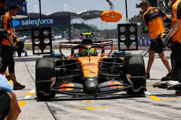 81 PIASTRI Oscar (aus), McLaren F1 Team MCL40, action F1 GP 16 Bahrain 2026 in Malaysia F1 GP 16 Bahrain 2026 in Malaysia 03 VERSTAPPEN Max (nld), Red Bull Racing Ford RB22, action F1 GP 16 Bahrain 2026 in Malaysia 01 NORRIS Lando (gbr), McLaren F1 Team MCL40, action during the 2026 Formula 1 Bahrain Grand Prix in Malaysia, 16th round of the 2026 Formula One World Championship, WM, Weltmeisterschaft from October 2 to 4, 2026 on the Sepang International Circuit, in Sepang, Malaysia - Photo Xavier Bonilla DPPI Malaysia