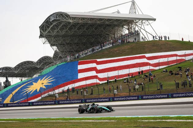 12 KIMI ANTONELLI Andrea (ita), Mercedes AMG F1 Team W17, action F1 GP 16 Bahrain 2026 in Malaysia F1 GP 16 Bahrain 2026 in Malaysia 03 VERSTAPPEN Max (nld), Red Bull Racing Ford RB22, action F1 GP 16 Bahrain 2026 in Malaysia 12 KIMI ANTONELLI Andrea (ita), Mercedes AMG F1 Team W17, action during the 2026 Formula 1 Bahrain Grand Prix in Malaysia, 16th round of the 2026 Formula One World Championship, WM, Weltmeisterschaft from October 2 to 4, 2026 on the Sepang International Circuit, in Sepang, Malaysia - Photo Xavier Bonilla DPPI Malaysia