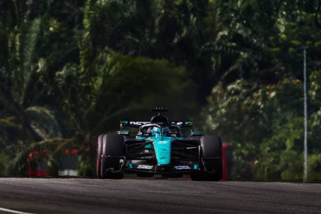 63 RUSSELL George (gbr), Mercedes AMG F1 Team W17, action F1 GP 16 Bahrain 2026 in Malaysia F1 GP 16 Bahrain 2026 in Malaysia 03 VERSTAPPEN Max (nld), Red Bull Racing Ford RB22, action F1 GP 16 Bahrain 2026 in Malaysia 63 RUSSELL George (gbr), Mercedes AMG F1 Team W17, action during the 2026 Formula 1 Bahrain Grand Prix in Malaysia, 16th round of the 2026 Formula One World Championship, WM, Weltmeisterschaft from October 2 to 4, 2026 on the Sepang International Circuit, in Sepang, Malaysia - Photo Antonin Vincent DPPI Malaysia