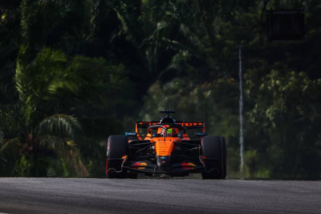81 PIASTRI Oscar (aus), McLaren F1 Team MCL40, action F1 GP 16 Bahrain 2026 in Malaysia F1 GP 16 Bahrain 2026 in Malaysia 03 VERSTAPPEN Max (nld), Red Bull Racing Ford RB22, action F1 GP 16 Bahrain 2026 in Malaysia 81 PIASTRI Oscar (aus), McLaren F1 Team MCL40, action during the 2026 Formula 1 Bahrain Grand Prix in Malaysia, 16th round of the 2026 Formula One World Championship, WM, Weltmeisterschaft from October 2 to 4, 2026 on the Sepang International Circuit, in Sepang, Malaysia - Photo Antonin Vincent DPPI Malaysia
