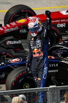 VERSTAPPEN Max (nld), Red Bull Racing Ford RB22, portrait F1 GP 16 Bahrain 2026 in Malaysia 03 VERSTAPPEN Max (nld), Red Bull Racing Ford RB22, action F1 GP 16 Bahrain 2026 in Malaysia VERSTAPPEN Max (nld), Red Bull Racing Ford RB22, portrait celebration pole position during the 2026 Formula 1 Bahrain Grand Prix in Malaysia, 16th round of the 2026 Formula One World Championship, WM, Weltmeisterschaft from October 2 to 4, 2026 on the Sepang International Circuit, in Sepang, Malaysia - Photo Xavier Bonilla DPPI Malaysia