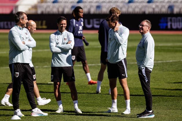 SOCCER - NL, KOS vs AUT PRISTINA,KOSOVO,03.OCT.26 - SOCCER - UEFA Nations League, OEFB international match, Länderspiel, Nationalmannschaft Kosovo vs Austria, preview, training team AUT. Image shows press officer Thomas Trukesitz, assistant coach Stefan Oesen, assistant coach Maximilian Ritscher and head coach Ralf Rangnick (AUT). GEPAxpictures xArminxRauthner