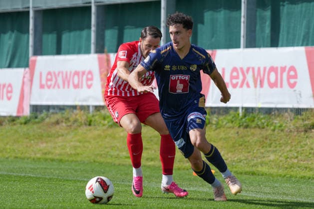 Demir Xhemalija (FC Luzern, 34) im Zweikampf mit Christian Günter Christian Guenter (SC Freiburg, 30) , Deutschland, Fussball, Testspiel, SC Freiburg vs. FC Luzern, 03.10.2026, Europa-Park Stadion, Trainingsplatz, Freiburg Freiburg Europa-Park Stadion, Trainingspl Baden-Wuerttemberg Deutschland Copyright: xArnexAmbergx