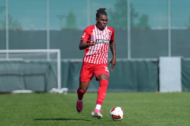 Cyriaque Irie (SC Freiburg, 22) am Ball , Deutschland, Fussball, Testspiel, SC Freiburg vs. FC Luzern, 03.10.2026, Europa-Park Stadion, Trainingsplatz, Freiburg Freiburg Europa-Park Stadion, Trainingspl Baden-Wuerttemberg Deutschland Copyright: xArnexAmbergx