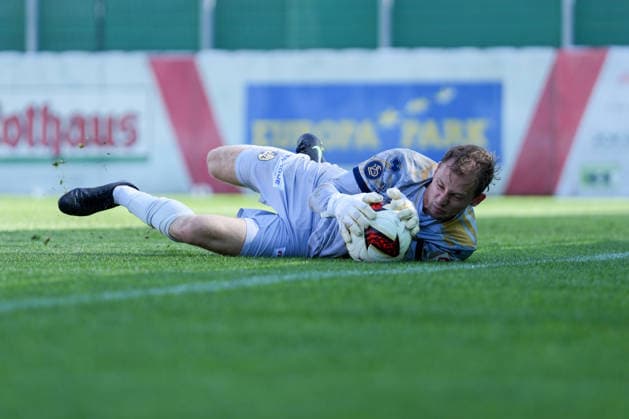Raphael Radtke (FC Luzern, 63) am Ball , Deutschland, Fussball, Testspiel, SC Freiburg vs. FC Luzern, 03.10.2026, Europa-Park Stadion, Trainingsplatz, Freiburg Freiburg Europa-Park Stadion, Trainingspl Baden-Wuerttemberg Deutschland Copyright: xArnexAmbergx