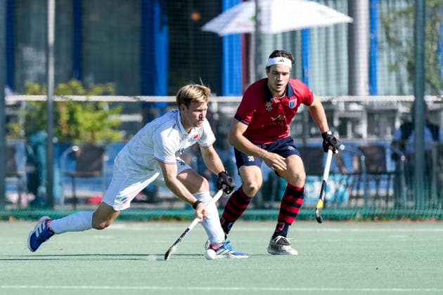 v.li.: Linus Müller (MHC, 5, Kapitän), Leon Schmidt (BHC, 30), Zweikampf, Spielszene, Duell, duel, tackle, tackling, Dynamik, Action, Aktion, 03.10.2026, Mannheim (Deutschland), Hockey, 1. Bundesliga, Herren, Mannheimer HC - Berliner HC
