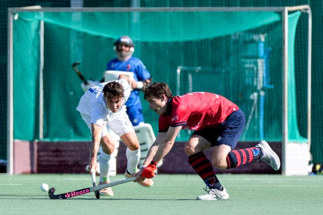 v.li.: Marc Bolto (MHC, 17), Marius Gemmel (BHC, 24), Zweikampf, Spielszene, Duell, duel, tackle, tackling, Dynamik, Action, Aktion, 03.10.2026, Mannheim (Deutschland), Hockey, 1. Bundesliga, Herren, Mannheimer HC - Berliner HC
