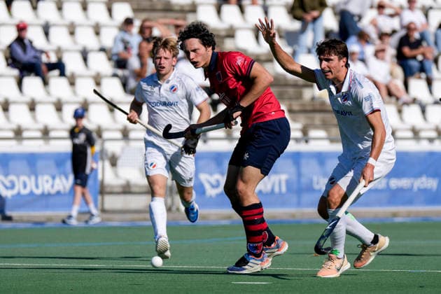 v.li.: Michael Hummel (BHC, 14), Marc Bolto (MHC, 17), Zweikampf, Spielszene, Duell, duel, tackle, tackling, Dynamik, Action, Aktion, 03.10.2026, Mannheim (Deutschland), Hockey, 1. Bundesliga, Herren, Mannheimer HC - Berliner HC