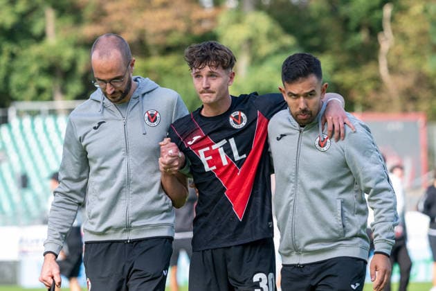 Alexander Prokopenko (Viktoria Koeln, 30) muss verletzt vom Platz. FC Viktoria Koeln vs. FC Hansa Rostock , Fussball, 3. Liga, 05. Spieltag, Saison 2026 2027, 11.09.2026 DFL DFB Regulations prohibit any use of Photographs as image sequences and or Quasivideo FC Viktoria Koeln vs. FC Hansa Rostock, Fussball, 3. Liga, 05. Spieltag, Saison 2026 2027, 11.09.2026 Koeln Copyright: xEibner-Pressefoto ThomasxHaeslerx EP_THR