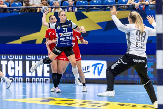 (L-R) Alexia Hauf (HSG Blomberg-Lippe, 31) im Torwurf Lucija Besen (HC Podravka, 98) GER, HSG Blomberg-Lippe vs. HC Podravka, Handball, EHF Champions League Women, Gruppenphase, Spielzeit 2026 2027, 03.10.2026 GER, HSG Blomberg-Lippe vs. HC Podravka, Handball, EHF Champions League Women, Gruppenphase, Spielzeit 2026 2027, 03.10.2026 Lemgo Copyright: xEibner-Pressefoto JanxRollingerx EP_JSK