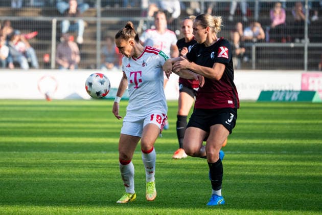 Deutschland: Google Pixel Frauen-Bundesliga 2026 2027, 6.Spieltag, 1.FC Köln vs SC Freiburg, Samstag, 03.10.2026, Franz-Kremer-Stadion (Köln-Westfalen): Dora Zeller (1.FC Köln, 19)Zweikampf, Spielszene, Duell, duel, tackle, tackling, Dynamik, Action, Aktion gegen Alina Axtmann (SC Freiburg ,3) Köln Franz-Kremer-Stadion, Köln Deutschland Copyright: xOrhanxHabashx