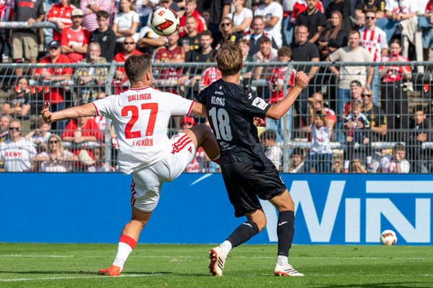 Thijs Dalinga (1. FC Koeln, 27) versucht im Zweikampf mit Tim Kloss (Viktoria Koeln, 18) an den Ball zu gelangen und verletzt sich dabei. FC Viktoria Koeln vs. FC Hansa Rostock , Fussball, 3. Liga, 05. Spieltag, Saison 2026 2027, 11.09.2026 DFL DFB Regulations prohibit any use of Photographs as image sequences and or Quasivideo FC Viktoria Koeln vs. FC Hansa Rostock, Fussball, 3. Liga, 05. Spieltag, Saison 2026 2027, 11.09.2026 Koeln Copyright: xEibner-Pressefoto ThomasxHaeslerx EP_THR