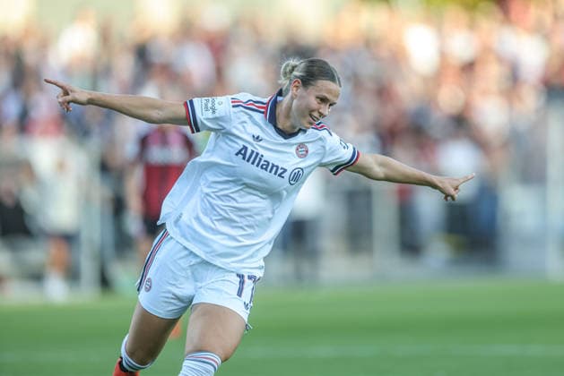 GER, Frankfurt, Eintracht Frankfurt vs FC Bayern München, Google Pixel Frauen Bundesliga, Fussball, DFB, Spielzeit 2026 2027, Stadion am Brentanobad, 6. Spieltag im Bild: Klara Bühl (FC Bayern München Frauen 17), Tor, Jubel und Freude, Emotionen DFB DFL REGULATIONS PROHIBIT ANY USE OF PHOTOGRAPHS AS IMAGE SEQUENCES AND OR QUASI-VIDEO, 03.10.2026 Copyright: HMBxMedia HendrikxHamelau