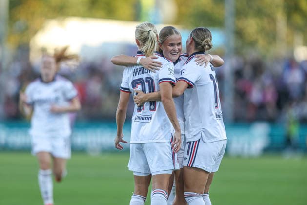 GER, Frankfurt, Eintracht Frankfurt vs FC Bayern München, Google Pixel Frauen Bundesliga, Fussball, DFB, Spielzeit 2026 2027, Stadion am Brentanobad, 6. Spieltag im Bild: Klara Bühl (FC Bayern München Frauen 17), Tor, Jubel und Freude, Emotionen DFB DFL REGULATIONS PROHIBIT ANY USE OF PHOTOGRAPHS AS IMAGE SEQUENCES AND OR QUASI-VIDEO, 03.10.2026 Copyright: HMBxMedia HendrikxHamelau