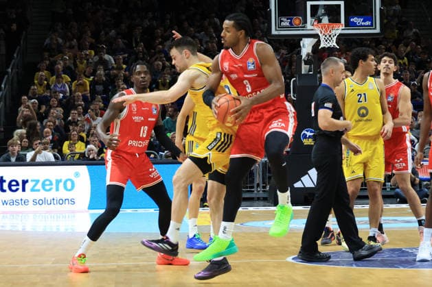 03.10.2026, Deutschland, GER, DEU, Basketball, 1.Bundesliga, 1.Tag, Saison 2026 2027, Berlin, ALBA Berlin vs Bamberg JONAS MATTISSECK ( ALBA Berlin 9 ), Jordan Wright ( Bamberg 3 ) nordphoto GmbH Engler Berlin Uber-Arena Berlin Deutschland Copyright: xNordphotox xEnglerx
