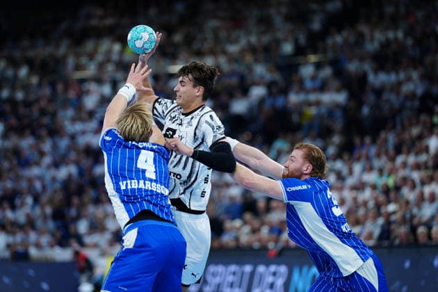 Ellidi Snaer Vidarsson (VfL Gummersbach, 04), Julian Köster (THW Kiel, 07), Tom Kiesler (VfL Gummersbach, 30) GER, THW Kiel vs. VfL Gummersbach, Handball, 1. Bundesliga, Spieltag 7, Saison 2026 2027, 03.10.2026 GER, THW Kiel vs. VfL Gummersbach, Handball, 1. Bundesliga, Spieltag 7, Saison 2026 2027, 03.10.2026 Kiel Copyright: xEibner-Pressefoto MarcelxvonxFehrnx EP_MFN