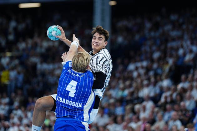 Ellidi Snaer Vidarsson (VfL Gummersbach, 04), Julian Köster (THW Kiel, 07) GER, THW Kiel vs. VfL Gummersbach, Handball, 1. Bundesliga, Spieltag 7, Saison 2026 2027, 03.10.2026 GER, THW Kiel vs. VfL Gummersbach, Handball, 1. Bundesliga, Spieltag 7, Saison 2026 2027, 03.10.2026 Kiel Copyright: xEibner-Pressefoto MarcelxvonxFehrnx EP_MFN