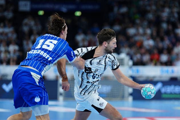 Miro Schluroff (VfL Gummersbach, 15), Harald Reinkind (THW Kiel, 06) GER, THW Kiel vs. VfL Gummersbach, Handball, 1. Bundesliga, Spieltag 7, Saison 2026 2027, 03.10.2026 GER, THW Kiel vs. VfL Gummersbach, Handball, 1. Bundesliga, Spieltag 7, Saison 2026 2027, 03.10.2026 Kiel Copyright: xEibner-Pressefoto MarcelxvonxFehrnx EP_MFN