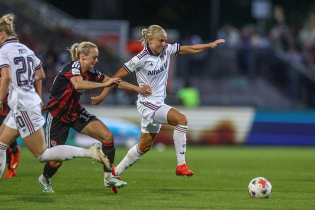 GER, Frankfurt, Eintracht Frankfurt vs FC Bayern München, Google Pixel Frauen Bundesliga, Fussball, DFB, Spielzeit 2026 2027, Stadion am Brentanobad, 6. Spieltag im Bild v.l.: Amanda Ilestedt (Eintracht Frankfurt Frauen 13), Pernille Harder (FC Bayern München Frauen 21) DFB DFL REGULATIONS PROHIBIT ANY USE OF PHOTOGRAPHS AS IMAGE SEQUENCES AND OR QUASI-VIDEO, 03.10.2026 Copyright: HMBxMedia HendrikxHamelau
