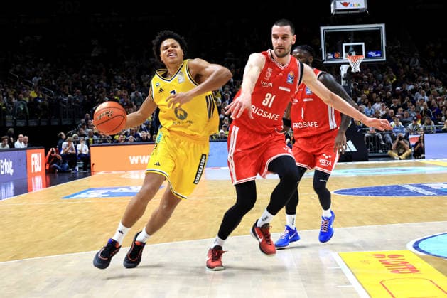 03.10.2026, Deutschland, GER, DEU, Basketball, 1.Bundesliga, 1.Tag, Saison 2026 2027, Berlin, ALBA Berlin vs Bamberg Jack Kayil( ALBA Berlin 7 ), Daniel Keppeler ( Bamberg 31 ) nordphoto GmbH Engler Berlin Uber-Arena Berlin Deutschland Copyright: xNordphotox xEnglerx