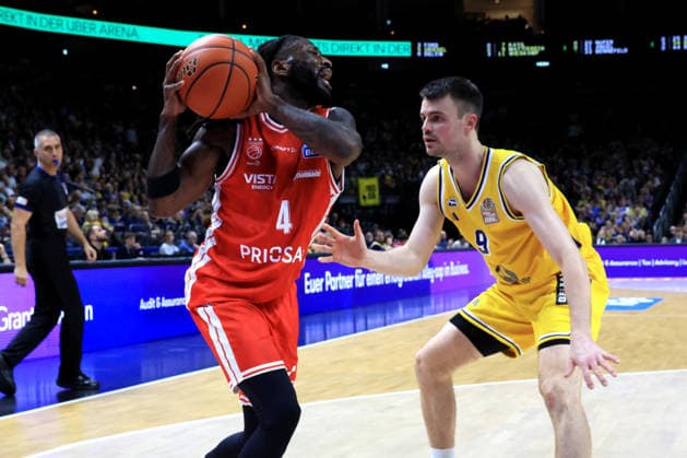 03.10.2026, Deutschland, GER, DEU, Basketball, 1.Bundesliga, 1.Tag, Saison 2026 2027, Berlin, ALBA Berlin vs Bamberg JONAS MATTISSECK ( ALBA Berlin 9 ), Jordan Jones ( Bamberg 4 ) nordphoto GmbH Engler Berlin Uber-Arena Berlin Deutschland Copyright: xNordphotox xEnglerx