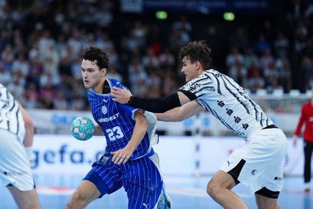 Nikola Roganovic (VfL Gummersbach, 23), Julian Köster (THW Kiel, 07) GER, THW Kiel vs. VfL Gummersbach, Handball, 1. Bundesliga, Spieltag 7, Saison 2026 2027, 03.10.2026 GER, THW Kiel vs. VfL Gummersbach, Handball, 1. Bundesliga, Spieltag 7, Saison 2026 2027, 03.10.2026 Kiel Copyright: xEibner-Pressefoto MarcelxvonxFehrnx EP_MFN
