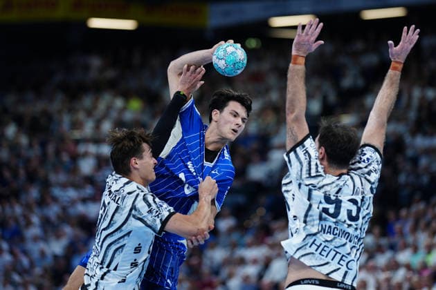 Julian Köster (THW Kiel, 07), Nikola Roganovic (VfL Gummersbach, 23), Veron Nacinovic (THW Kiel, 93) GER, THW Kiel vs. VfL Gummersbach, Handball, 1. Bundesliga, Spieltag 7, Saison 2026 2027, 03.10.2026 GER, THW Kiel vs. VfL Gummersbach, Handball, 1. Bundesliga, Spieltag 7, Saison 2026 2027, 03.10.2026 Kiel Copyright: xEibner-Pressefoto MarcelxvonxFehrnx EP_MFN