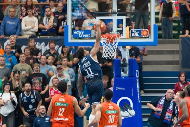 Michael Rataj (Ulm, 12), Anthony Gaines (MBC, 11), Jaylen Sims (Ulm, 30), Syntainics MBC vs. Ratiopharm Ulm, BBL, Basketball Männer 1. Bundesliga, 4. Spieltag Saison 2026 27, 03.10.2026. Weißenfels Stadthalle Sachsen-Anhalt Deutschland