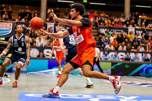 Adam Atamna (ratiopharm ulm, 00) wirft den Ball, GER, Syntainics MBC vs. Ratiopharm Ulm, Basketball, 1. Bundesliga, 4. Spieltag, Spielzeit 2026 2027, 03.10.2026 GER, Syntainics MBC vs. Ratiopharm Ulm, Basketball, 1. Bundesliga, 4. Spieltag, Spielzeit 2026 2027, 03.10.2026 Weissenfels Copyright: xEibner-Pressefoto LauraxRoemerx EP_LRR