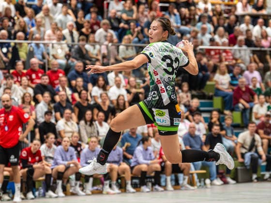 Haruno Sasaki (Frisch Auf Frauen, 32) beim Tempogegenstoss, SG Nürtingen-Zizishausen vs. Frisch Auf Goeppingen, Handball, DHB-Pokal, Spielzeit 2026 2027, 03.10.2026 SG Nürtingen-Zizishausen vs. Frisch Auf Goeppingen, Handball, DHB-Pokal, Spielzeit 2026 2027, 03.10.2026 Nuertingen Copyright: xMichaelxSchmidt Eibner-Pressefotx EP_MST
