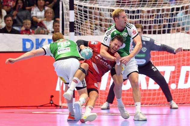 Olle Forsell Schefvert (MT Melsungen 25) (am Ball), Lukas Stutzke (TSV Hannover-Burgdorf 39) (L), Marian Michalczik (TSV Hannover-Burgdorf 22) , GER, MT Melsungen - TSV Hannover-Burgdorf, Handball, 1. Bundesliga, 7. Spieltag, Saison 2026 2027, 03.10.2026, GER, MT Melsungen - Hannover-Burgdorf, Handball, 1. Bundesliga, 7. Spieltag, Saison 2026 2027, 03.10.2026 Kassel Copyright: xEibner-Pressefotox xRolandxSippelx EP_RSL