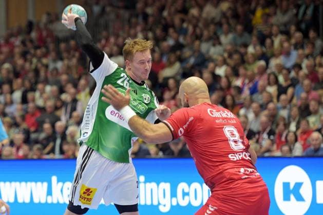 Jonathan Edvardsson (TSV Hannover-Burgdorf 26) beim Wurf; Adrian Sipos (MT Melsungen 8) , GER, MT Melsungen - TSV Hannover-Burgdorf, Handball, 1. Bundesliga, 7. Spieltag, Saison 2026 2027, 03.10.2026, GER, MT Melsungen - Hannover-Burgdorf, Handball, 1. Bundesliga, 7. Spieltag, Saison 2026 2027, 03.10.2026 Kassel Copyright: xEibner-Pressefotox xRolandxSippelx EP_RSL