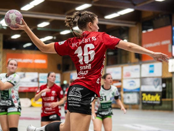 Maileen Seeger (SG Nuertingen-Zizishausen, 16) von aussen, SG Nürtingen-Zizishausen vs. Frisch Auf Goeppingen, Handball, DHB-Pokal, Spielzeit 2026 2027, 03.10.2026 SG Nürtingen-Zizishausen vs. Frisch Auf Goeppingen, Handball, DHB-Pokal, Spielzeit 2026 2027, 03.10.2026 Nuertingen Copyright: xMichaelxSchmidt Eibner-Pressefotx EP_MST