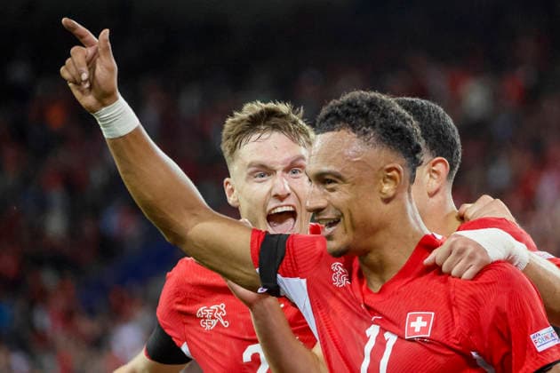 Torjubel Schweiz beim 2:1 durch Dan Ndoye (Schweiz, 11), Freude, Begeisterung, positive Emotionen, Torerfolg, mit Michel Aebischer (Schweiz, 20) , Schweiz, UEFA , Nations League, Matchday 3, Schweiz vs. Slowenien, 03.10.2026, Luzern Swissporarena Schweiz Copyright: xGrantxHubbsx