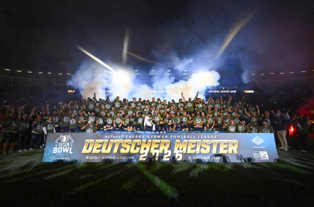 die Dresden Monarchs sind Deutscher Meister 2026, Siegerehrung, GFL-Bowl, Bowl, Endspiel um die deutsche Meisterschaft zwischen den Dresden Monarchs und den Potsdam Royals, Finale, American Football, German Football League, GFL, Dresden, Rudolf-Harbig-Stadion Dresden, 03.10.2026,