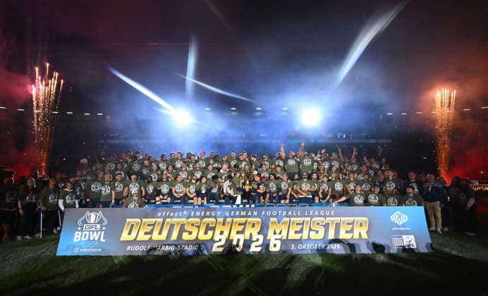 die Dresden Monarchs sind Deutscher Meister 2026, Siegerehrung, GFL-Bowl, Bowl, Endspiel um die deutsche Meisterschaft zwischen den Dresden Monarchs und den Potsdam Royals, Finale, American Football, German Football League, GFL, Dresden, Rudolf-Harbig-Stadion Dresden, 03.10.2026,