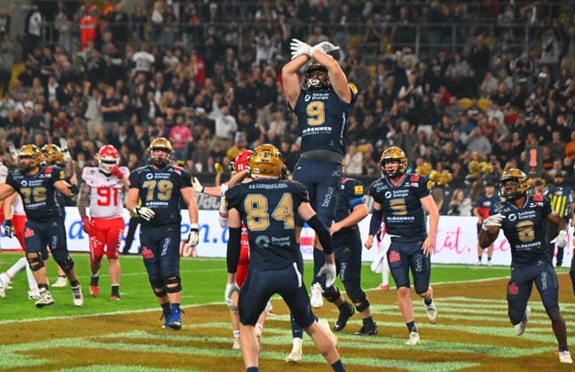 Touchdown-Jubel, Jubel bei Ethan Janto (9, Dresden), GFL-Bowl, Bowl, Endspiel um die deutsche Meisterschaft zwischen den Dresden Monarchs und den Potsdam Royals, Finale, American Football, German Football League, GFL, Dresden, Rudolf-Harbig-Stadion Dresden, 03.10.2026,