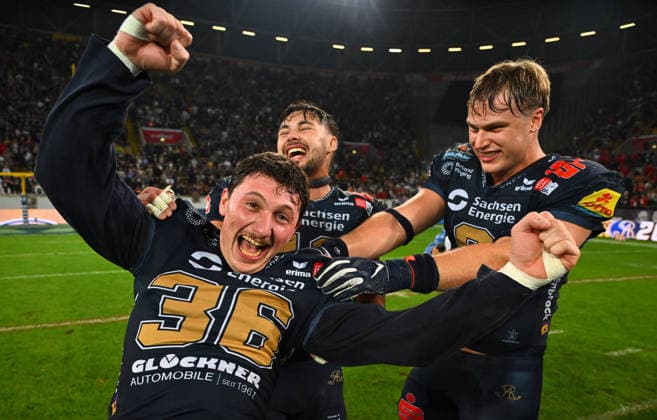 Lucas Masero (Dresden), Jubel, Meisterfeier, die Dresden Monarchs sind Deutscher Meister 2026, GFL-Bowl, Bowl, Endspiel um die deutsche Meisterschaft zwischen den Dresden Monarchs und den Potsdam Royals, Finale, American Football, German Football League, GFL, Dresden, Rudolf-Harbig-Stadion Dresden, 03.10.2026,