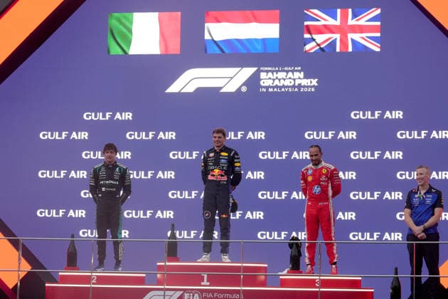 2026 Formula 1 Gulf Air Bahrain Grand Prix 04.10.2026, Sepang International Circuit, Kuala Lumpur, 2026 Formula 1 Gulf Air Bahrain Grand Prix , Podium:, Sieger Max Verstappen (NLD), Oracle Red Bull Racing, 2.Platz für Andrea Kimi Antonelli (ITA), Mercedes-AMG Petronas Formula One Team, 3.Platz für Lewis Hamilton (GBR), Scuderia Ferrari HP Kuala Lumpur Sepang International Circuit Malaysia Copyright: xNordphotox xBraticx