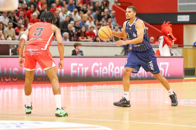 GER, GIESSEN 46ers vs. VfL SparkassenStars Bochum, Basketball, ProA, 3. Spieltag, Spielzeit 2026 2027, 04.10.2026,Gabriel Kuku (VfL SparkassenStars Bochum) GER, GIESSEN 46ers vs. VfL SparkassenStars Bochum, Basketball, ProA, 3. Spieltag, Spielzeit 2026 2027, 04.10.2026 GIESSEN 46ers Copyright: xEibner-Pressefoto JavadxMohammadpourx EP_JMR