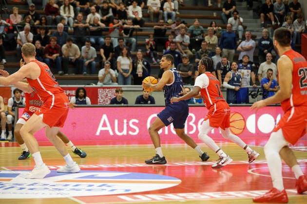 GER, GIESSEN 46ers vs. VfL SparkassenStars Bochum, Basketball, ProA, 3. Spieltag, Spielzeit 2026 2027, 04.10.2026,Gabriel Kuku (VfL SparkassenStars Bochum) GER, GIESSEN 46ers vs. VfL SparkassenStars Bochum, Basketball, ProA, 3. Spieltag, Spielzeit 2026 2027, 04.10.2026 GIESSEN 46ers Copyright: xEibner-Pressefoto JavadxMohammadpourx EP_JMR
